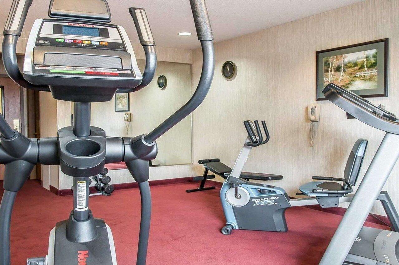 Quality Inn Upper Sandusky Exteriör bild