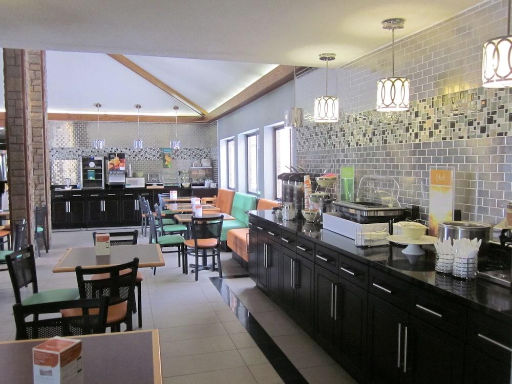 Quality Inn Upper Sandusky Exteriör bild