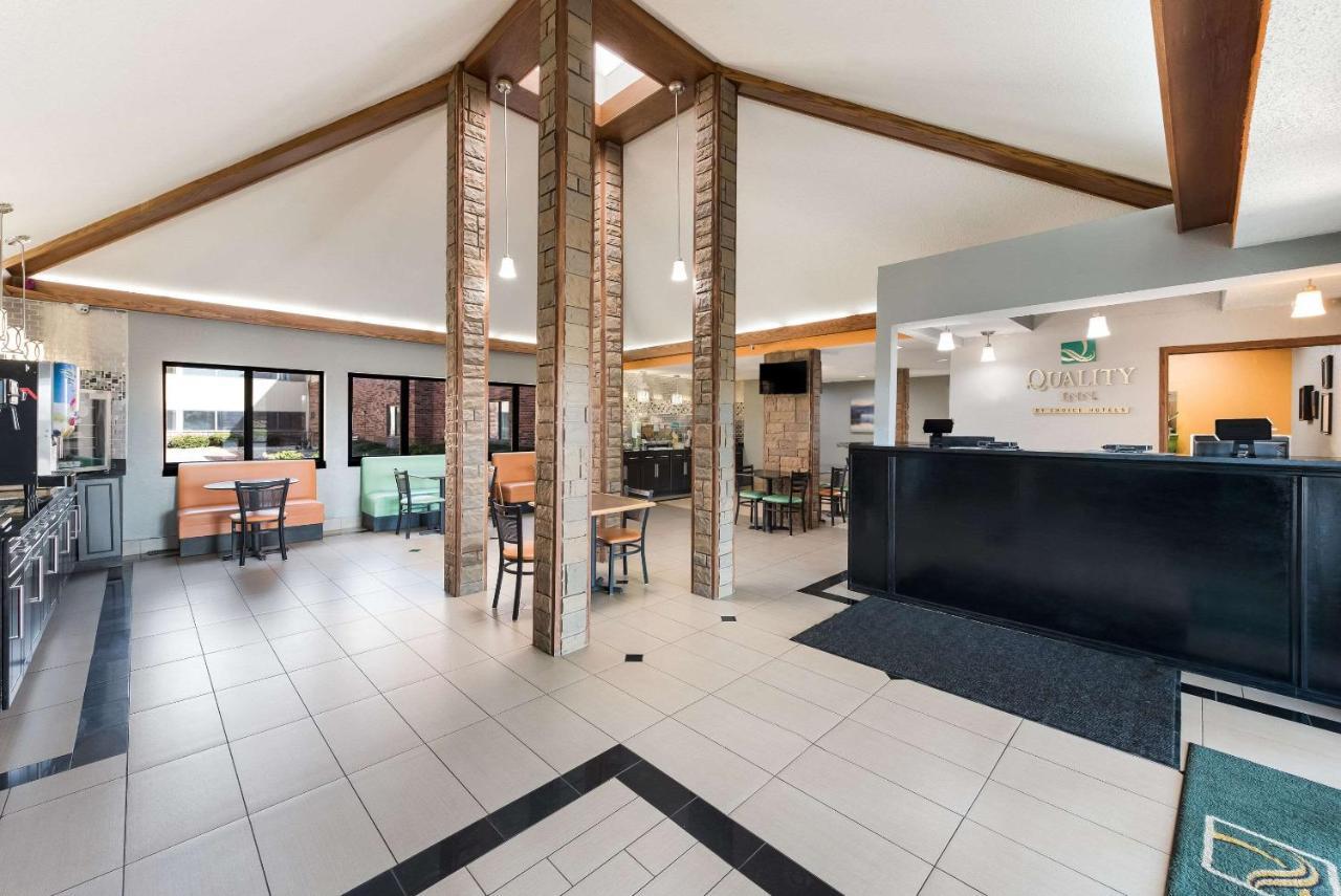 Quality Inn Upper Sandusky Exteriör bild