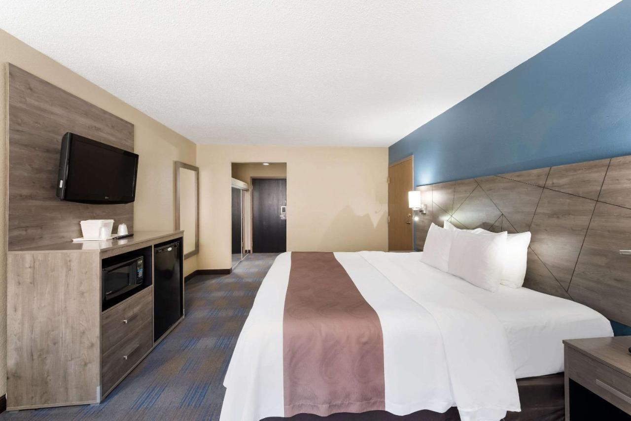 Quality Inn Upper Sandusky Exteriör bild