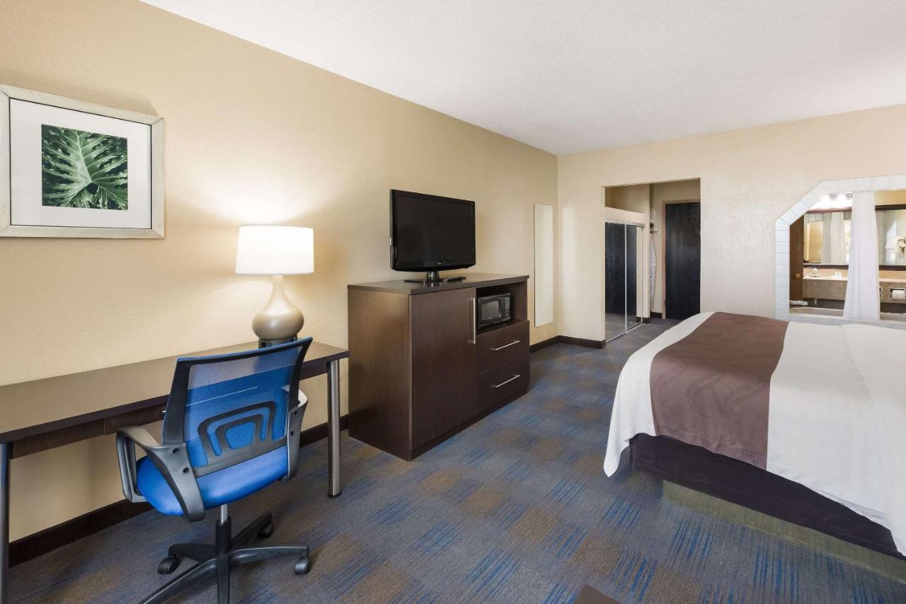 Quality Inn Upper Sandusky Exteriör bild