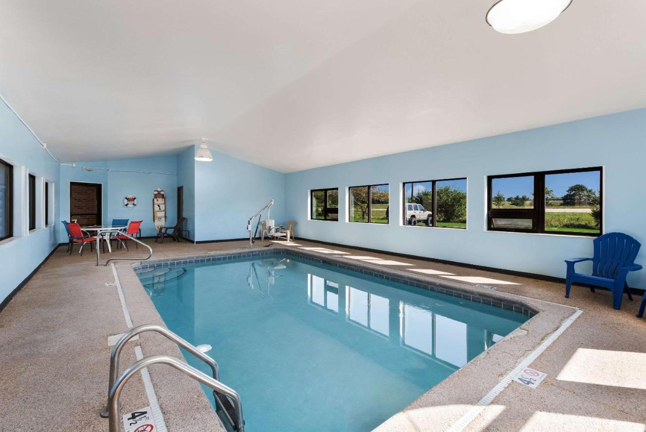 Quality Inn Upper Sandusky Exteriör bild