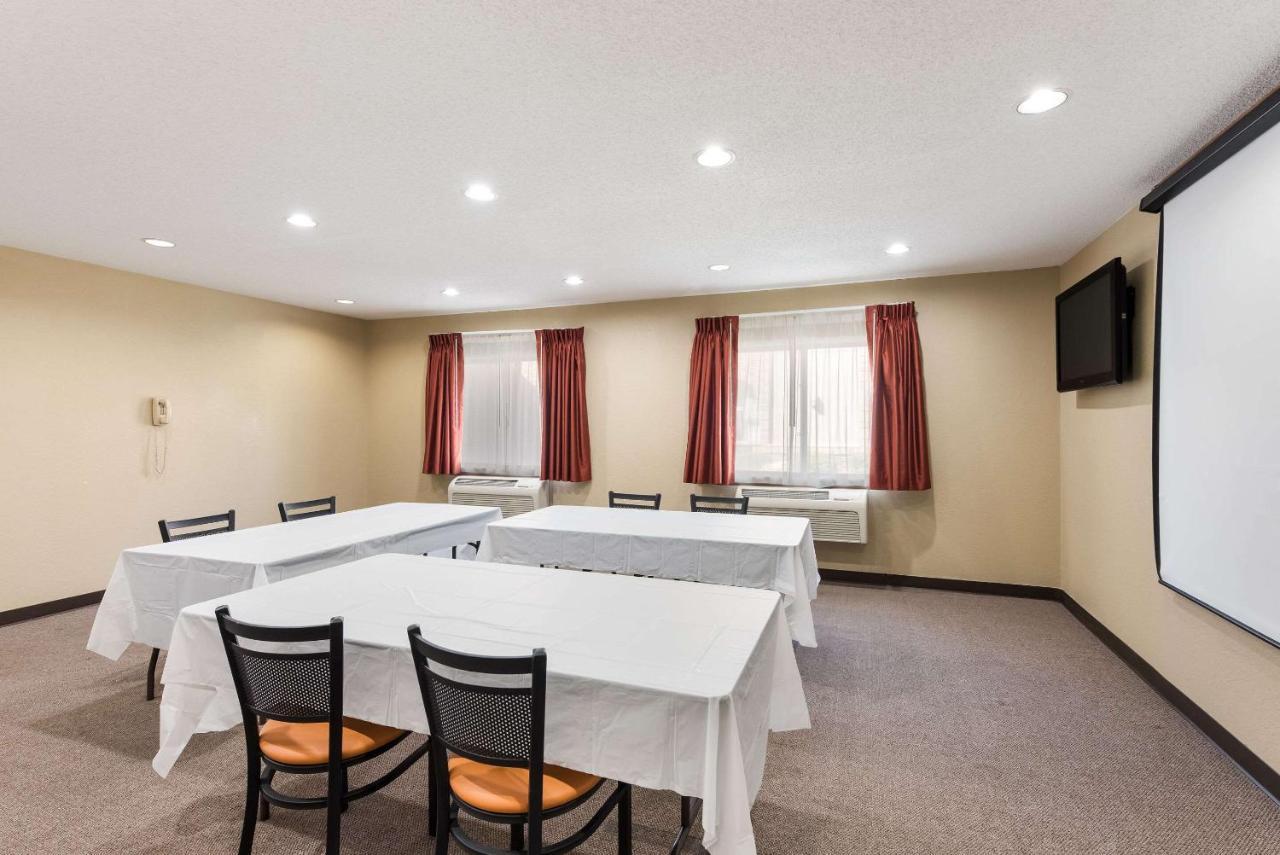 Quality Inn Upper Sandusky Exteriör bild