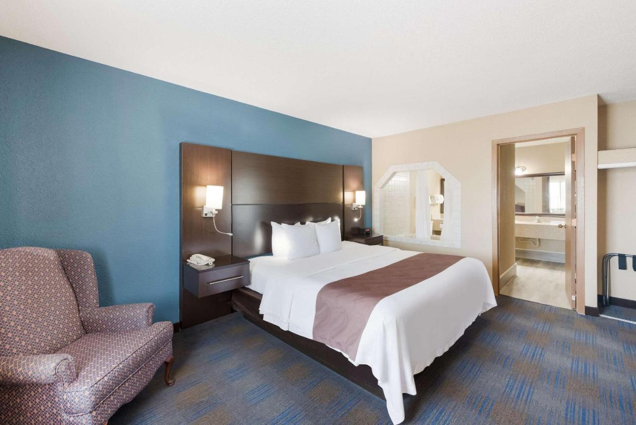 Quality Inn Upper Sandusky Exteriör bild