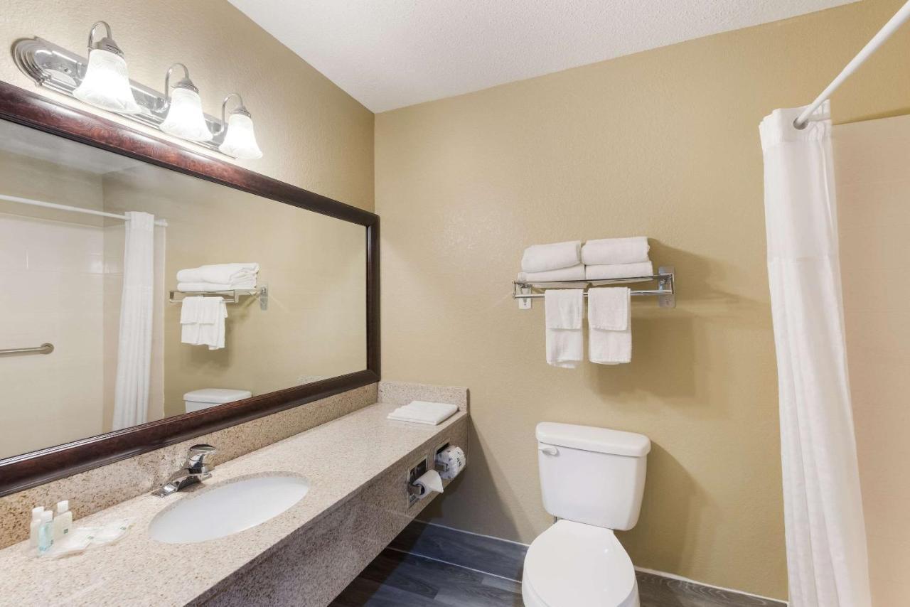Quality Inn Upper Sandusky Exteriör bild