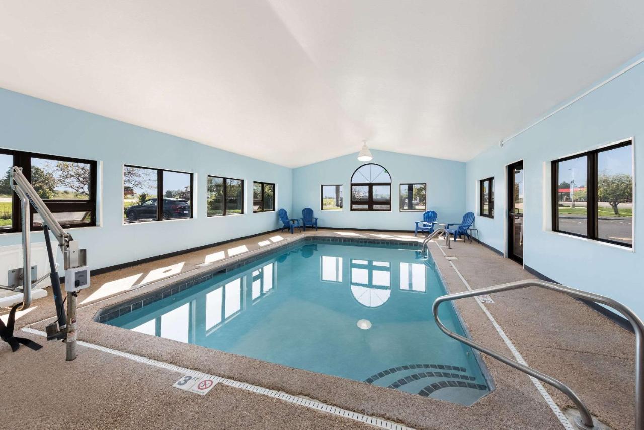 Quality Inn Upper Sandusky Exteriör bild