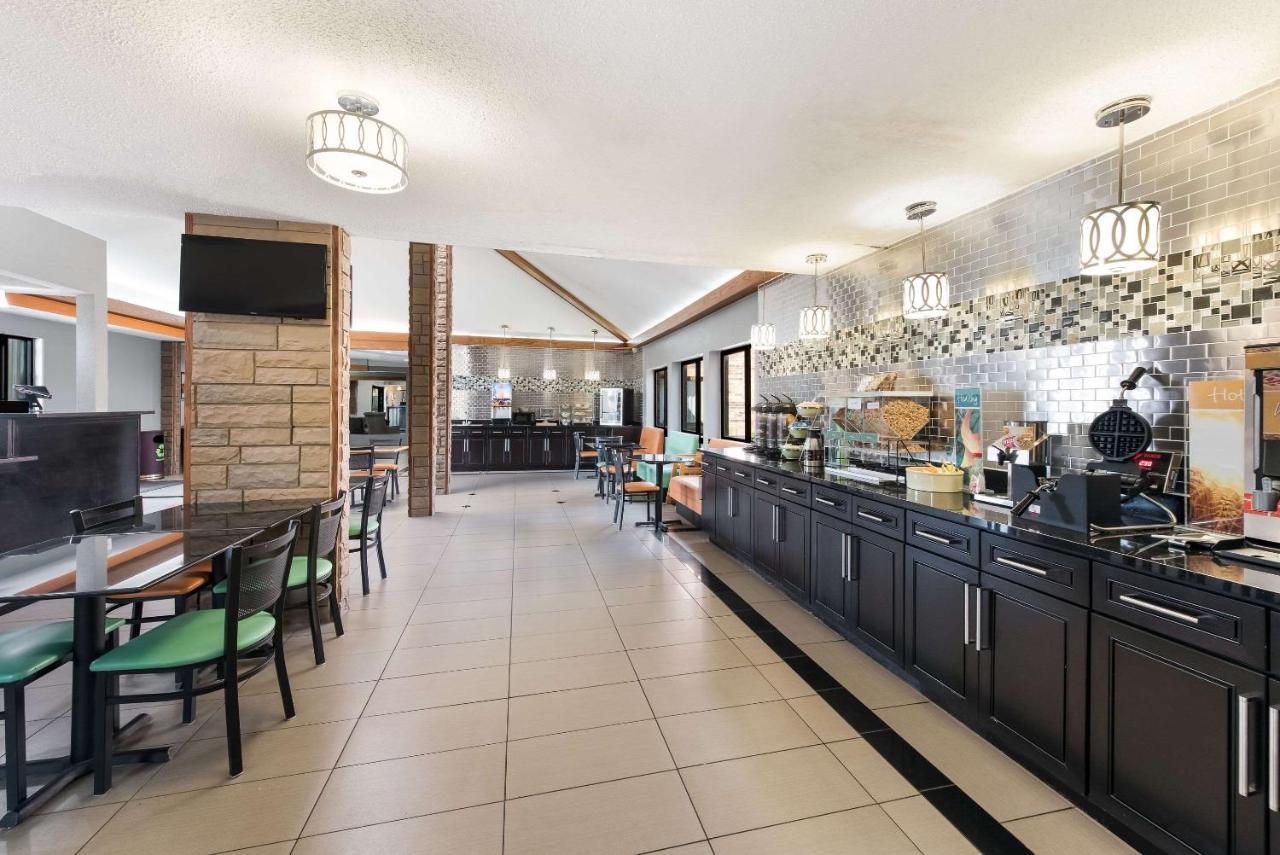 Quality Inn Upper Sandusky Exteriör bild