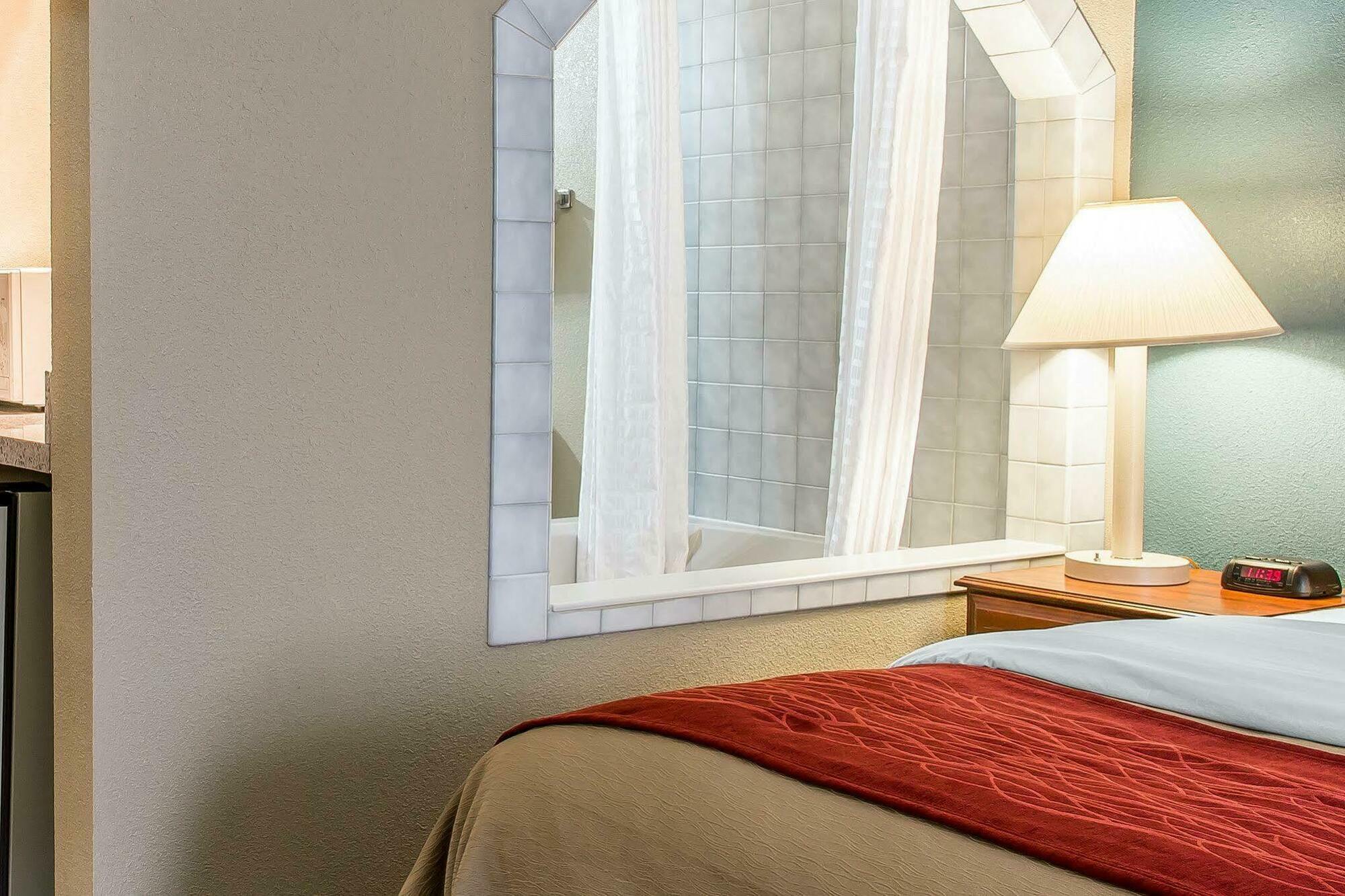 Quality Inn Upper Sandusky Exteriör bild