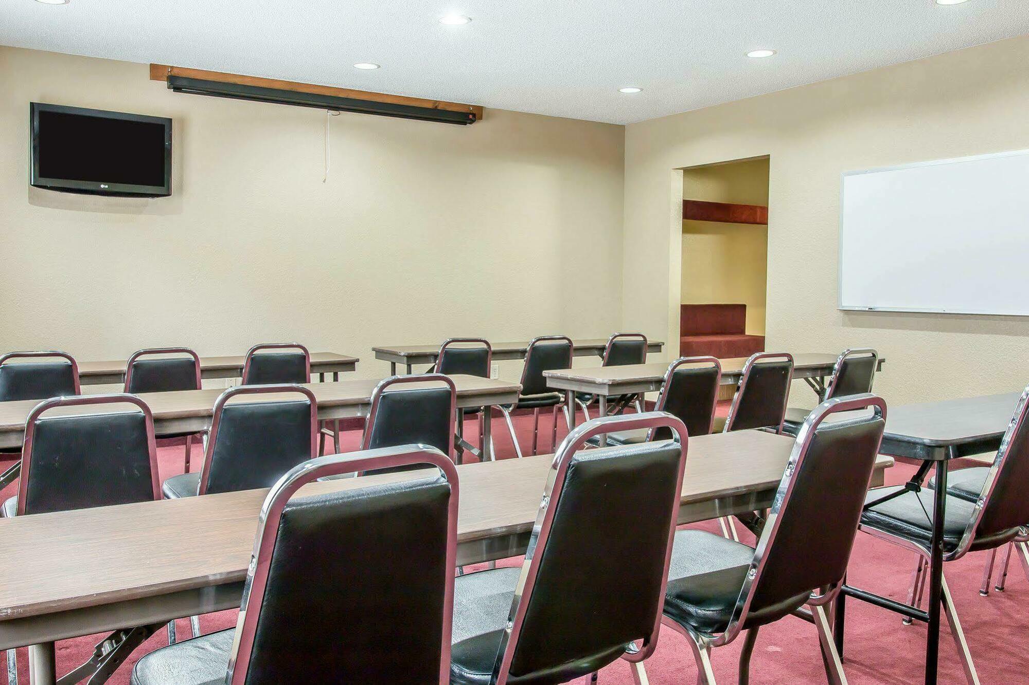 Quality Inn Upper Sandusky Exteriör bild